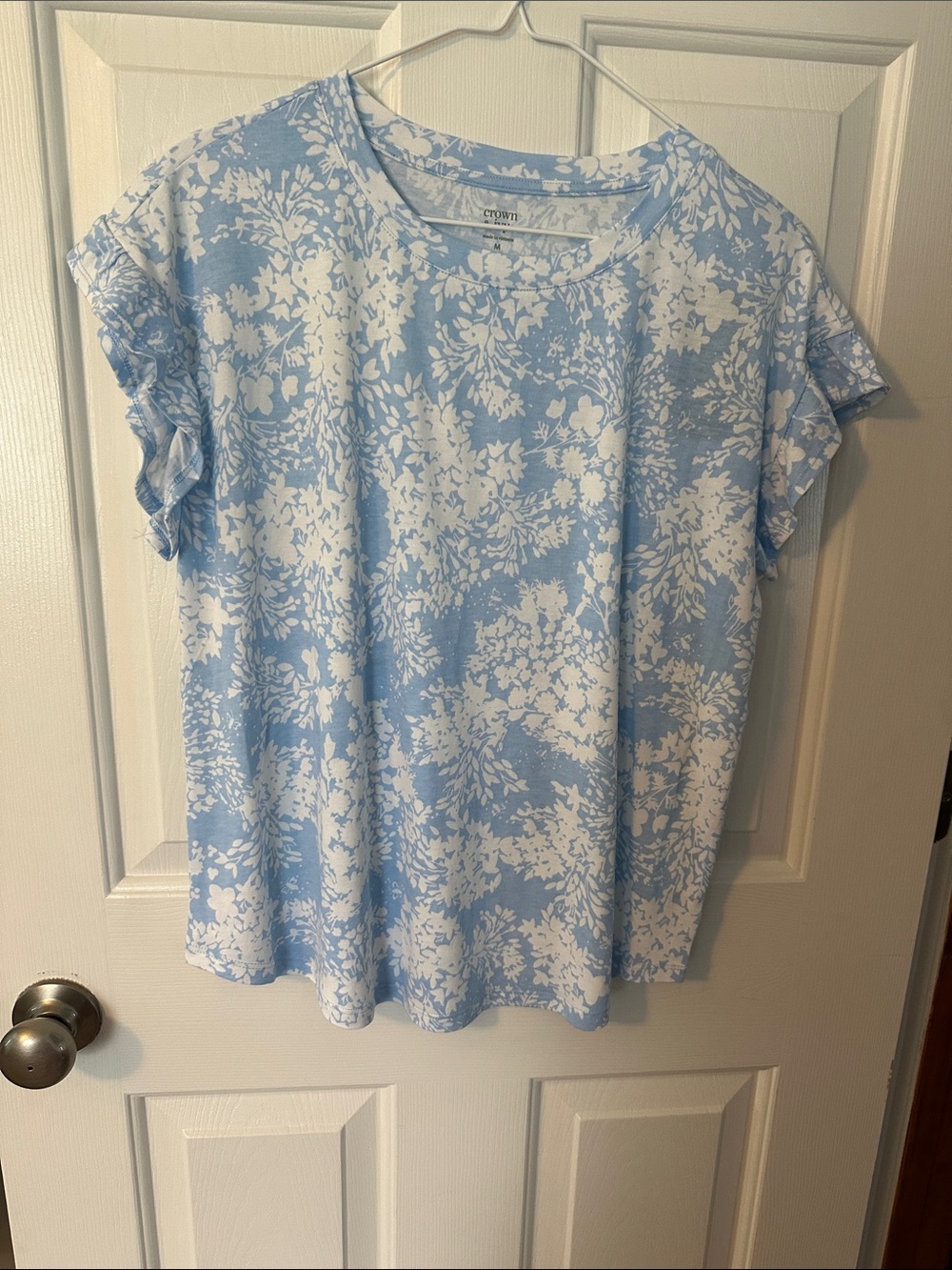 crown & ivy Light Blue and White Floral Short Sleeve Tee